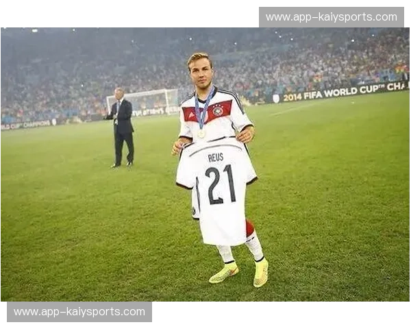 蓝色风暴席卷德意志，蓝衣军团加冕世界之巅：2006世界杯半决赛意大利vs德国深度回顾